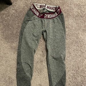 Gym shark leggings